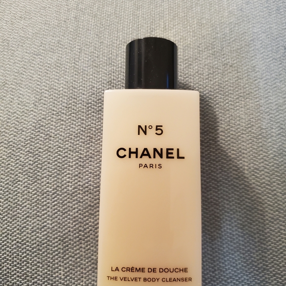 CHANEL Other - Chanel No 5 Velvet Body Cleanser